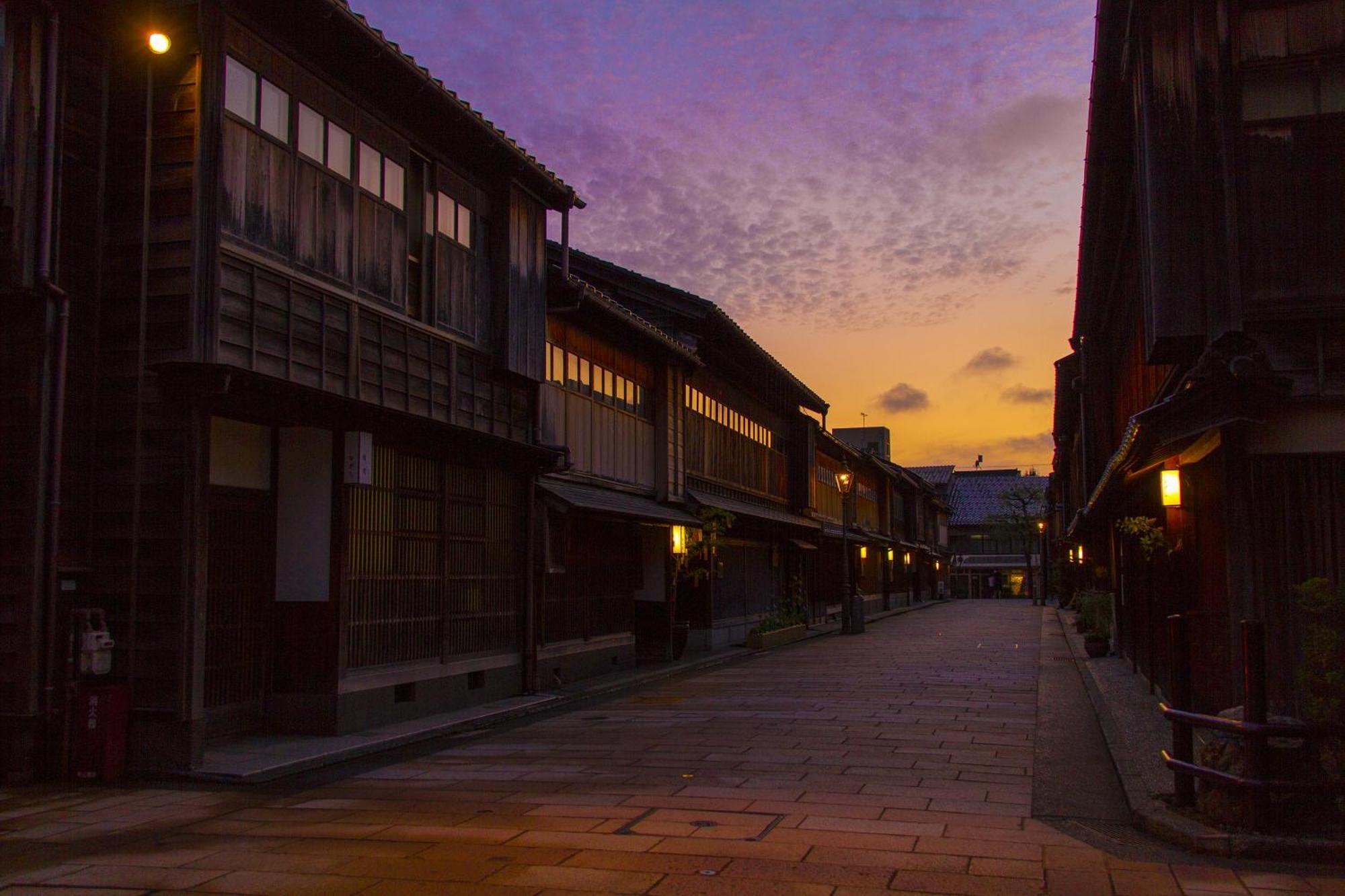 Yuimaru East Aparthotel Kanazawa Bagian luar foto
